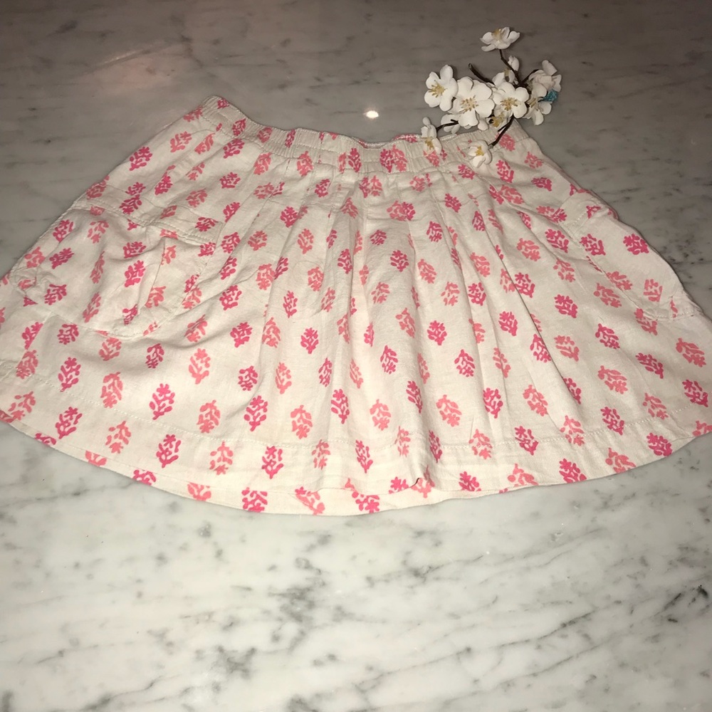 Print pleated mini w fuchsia & lite pink on cream